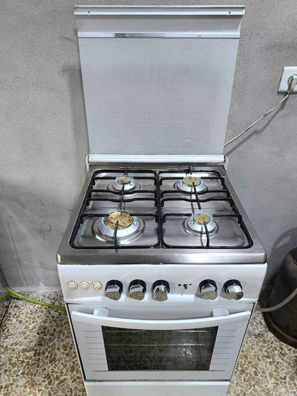 طباخ مصري نظيف جدا شغال كامل عيون وفرن..
نظام بوري..
شغال قداحات وكلوب وشواية
 عنوان موصل جانب الايسر حي القدس الاستفسار عل خاص السعر 125 وبي مجال


**إذا كنت صاحب هذا الإعلان وتريد حذفه لأي سبب، رجاءا أرسل رسالة إلى الدعم الفني**