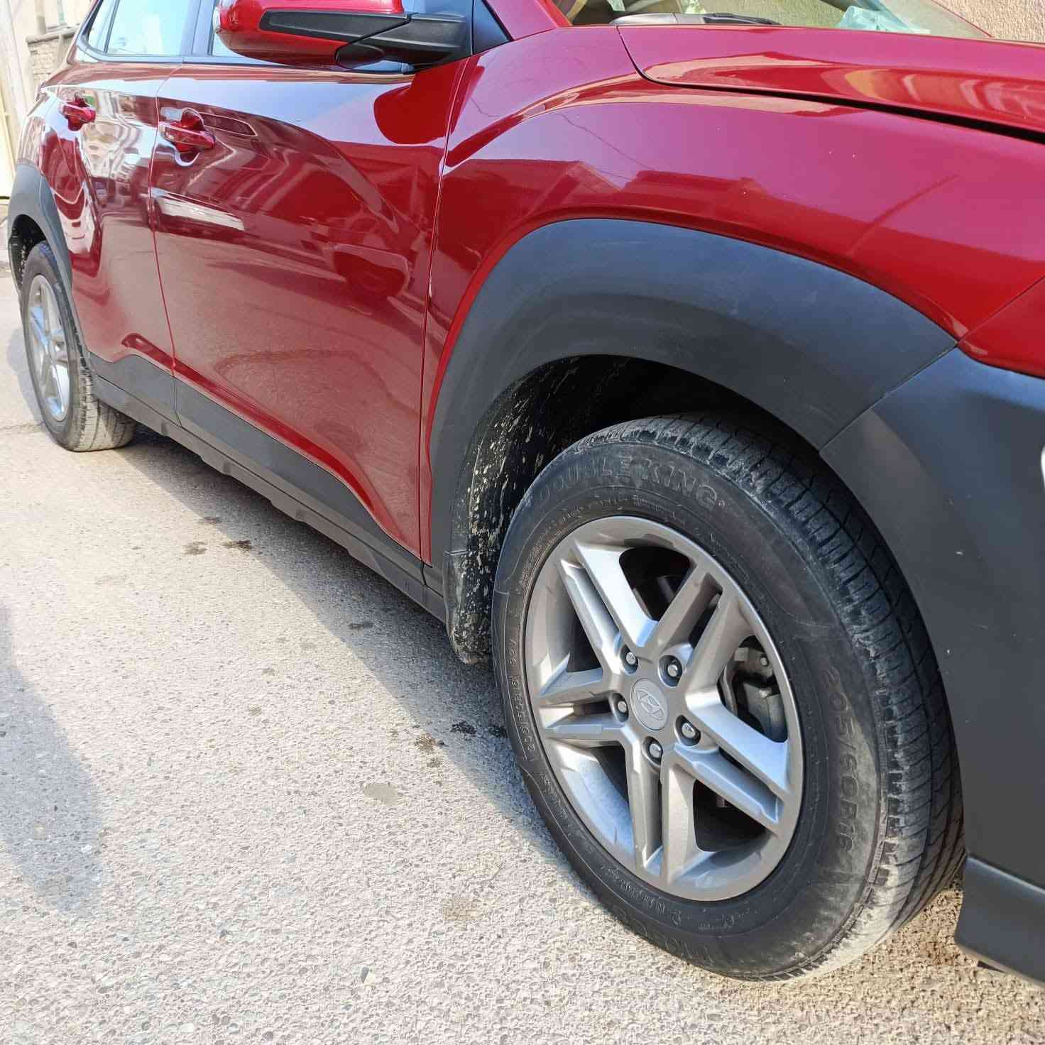 هونداي كونا ٢٠١٩ .مواصفات الكونا العاديه 
رقم بغداد باسمي اني مستوردهة على ايدي نظافه  سيارة بلادي حادثها فقط البنيد ومصلح نفسه هو ودعاميه بدون لغد بدون شاصي بدون ايرباك .على وضع الشركة فقط بلكات بدلت بيهة بالعراق مابيهة اي حادث ولله الحمد .عداد كيلو متر وليس مايل  لان وارد كندي المرغوب السيارة  مال جناي  محرك ٢٠٠٠دوتش . السعر ١٤٣$.التواصل عالرقم ***********
