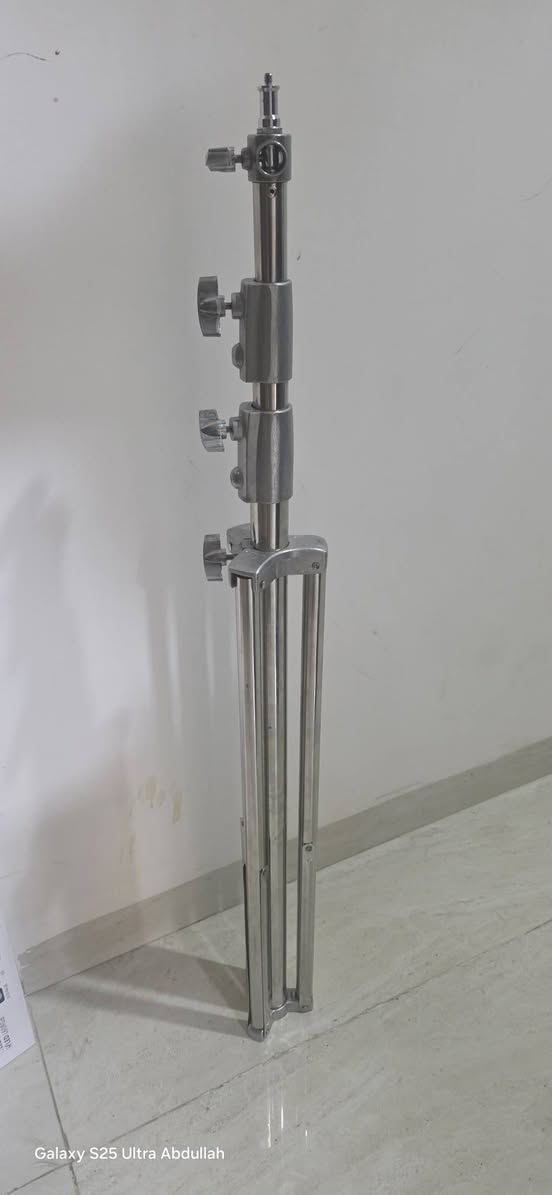 ياجبااار
عنا هل عدة تصوير انارة وقاعدة بعدن جداد ومو مستعملين 
وتنين بسعر كتير حلوو 
للتواصل ***********
