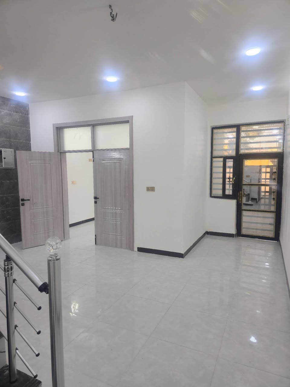 الدار للبيع حي الفرات قرب اسوق الجوهره الدارجاهزللسكن ***********
