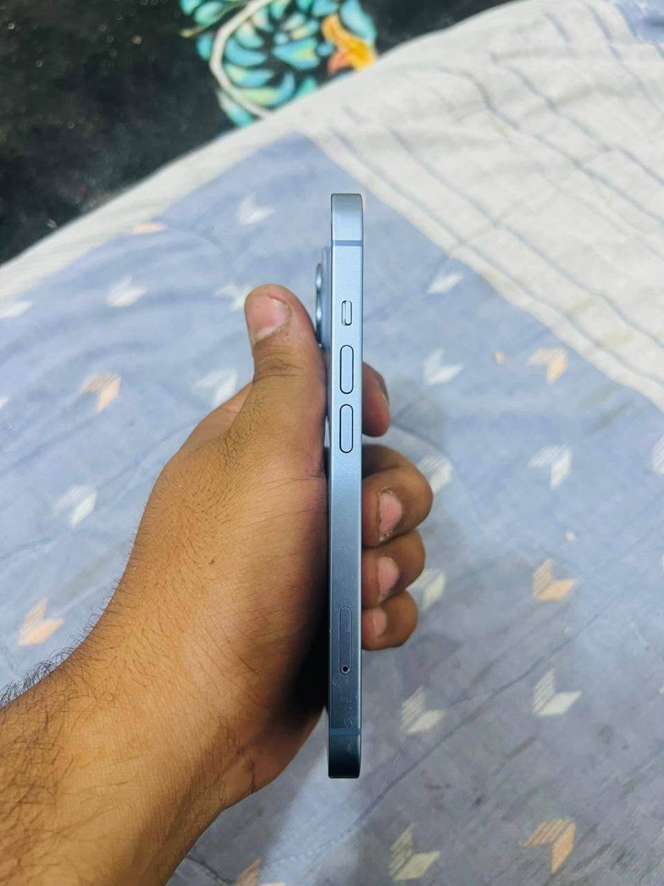 سلام عليكم ايفون 14عادي نضيف حيل ذاكره128 بطاريته95بل جيس بدون غراض وتر بروف سعر 375 محتاج كلش ***********
