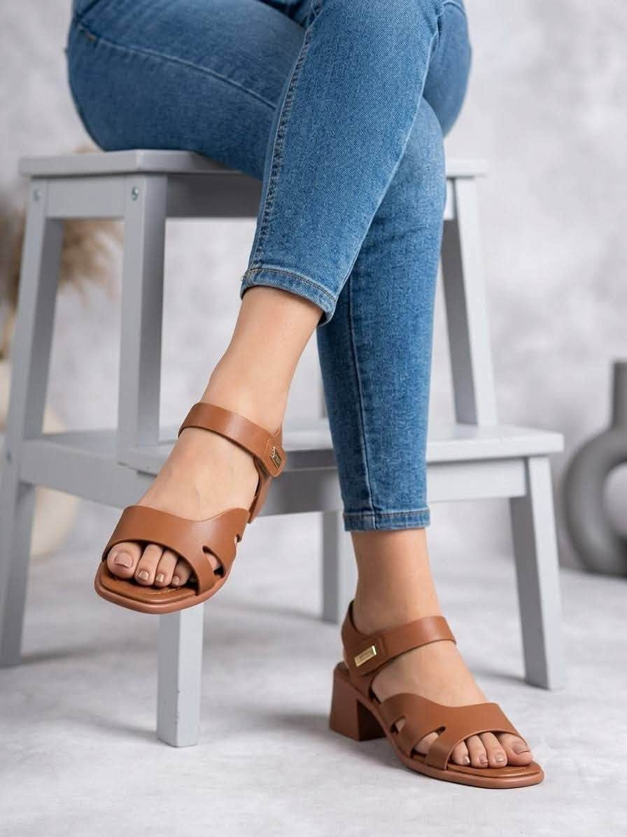 كملي كشختج بأجمل إطلالة! ✨👜👠
لأن التفاصيل هي اللي تصنع الفرق، وفرنالكم كولكشن جديد ومميز من الأحذية والحقائب اللي تجمع بين الأناقة العالية والراحة خلال يومج
،
قياسات الاحذيه من ٣٧ الى ٤١ 

.
.

للحجز مراسله الصفحه 
او التواصل عن طريق الواتساب 
موبايل ***********
يتوفر توصيل جميع محافضات العراق ٥ الاف 
ديوانيه ٣ الاف
.
.
فضلا وليس امرا متابعه للصفحه
