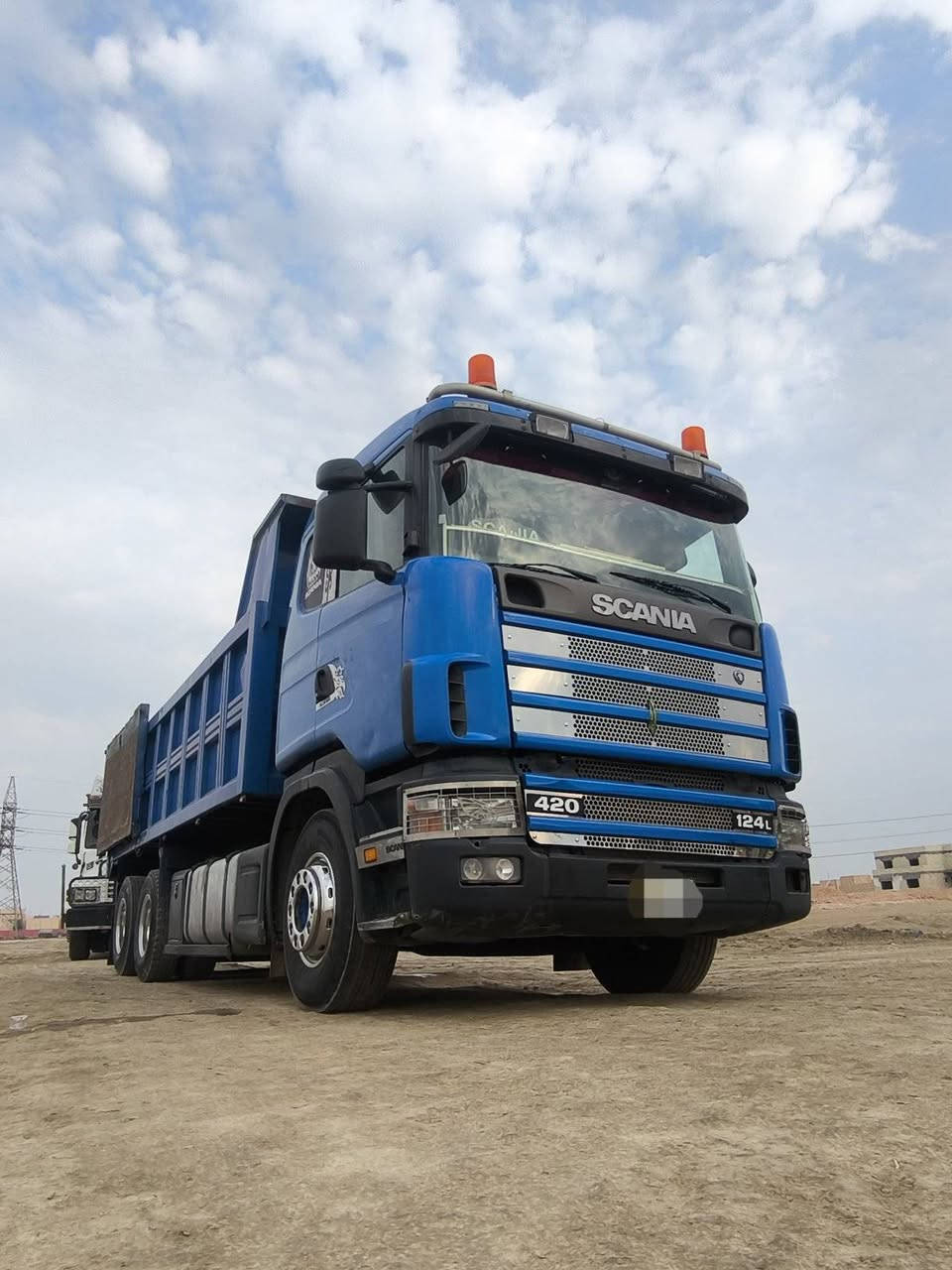 سكانيا مكينه 420 انجكتر بدون بخار كير كوبرا o 900.
   باج بطن شاصي طويل بلاد مكفول تبريد ثلج تخم تاير جوبلس خلفي سبرنك مقدم بلاد تحمل كبان فول بدي 17متر 

***********    ***********
