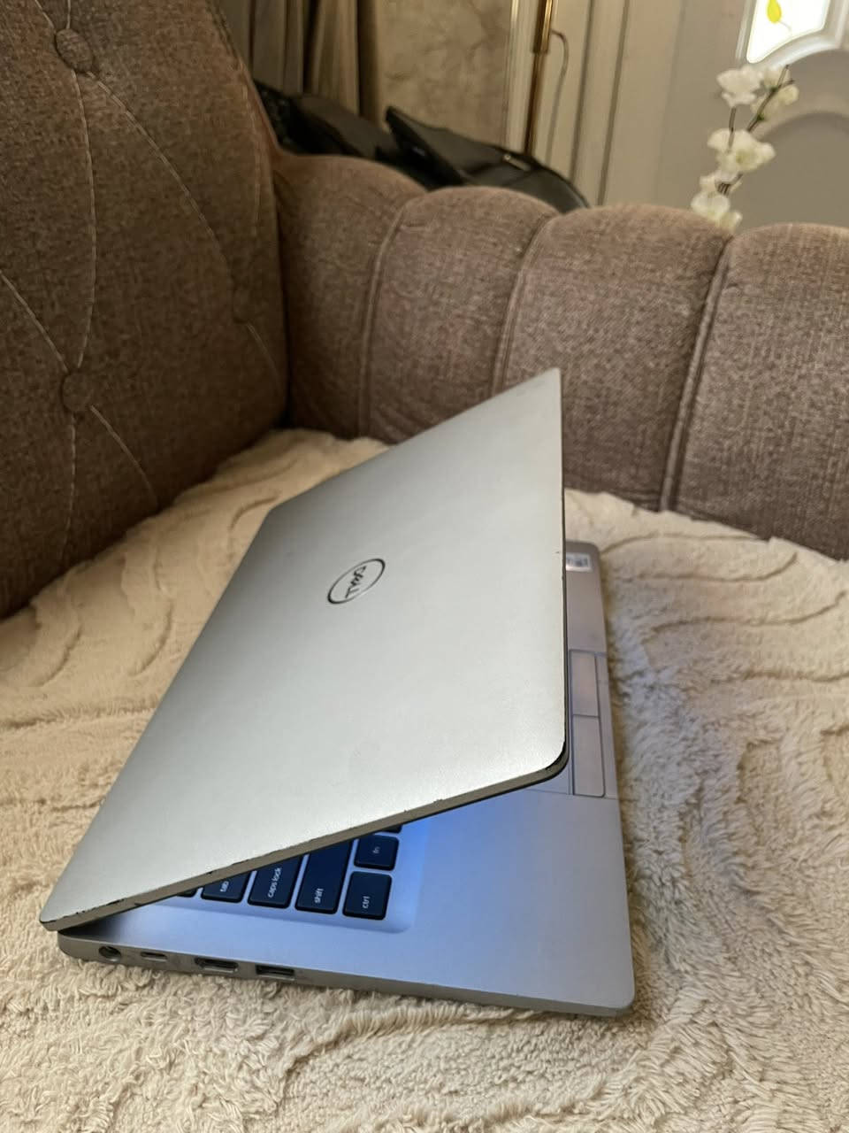 لابتوب ديل للبيع
السعر 385الف وبي مجال
المواصفات: 
المعالج i7جيل عاشر 
الرام 8كيكا DDR4
كرت الشاشه 4كيكا
الهارد 256SSD
مكاني بغداد الدورة 
واتساب***********
