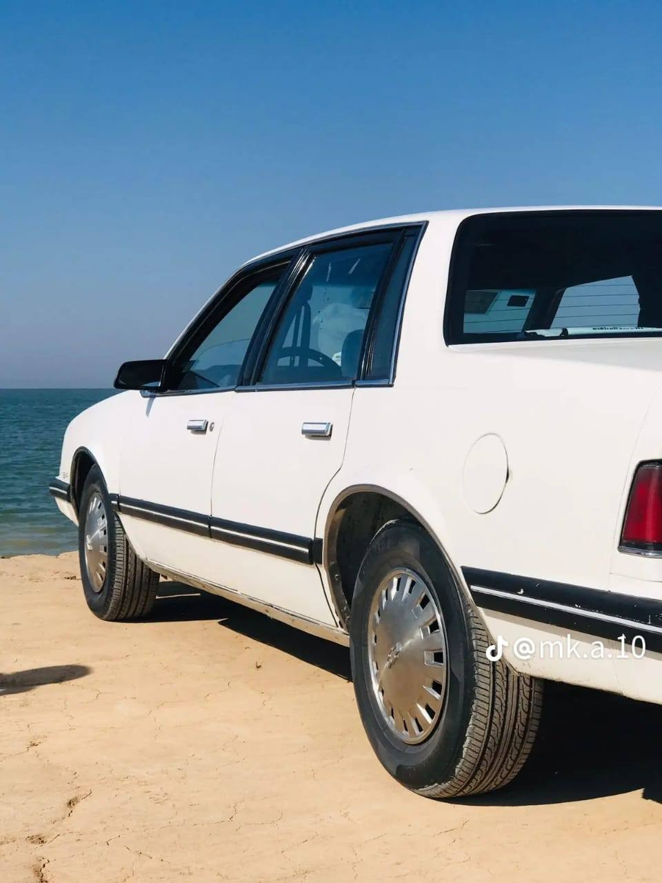 سلبرتي للبيع موديل 89مكينه كير لوك تخم تاير حداديه جديده غرفه جديده كهربائيات كله بلاديه صبغ فقط بنيد وقماره اثر جراد سعره 60بيه مجال الشراي يخابر وبالخدمه مكانه بغداد ***********2
