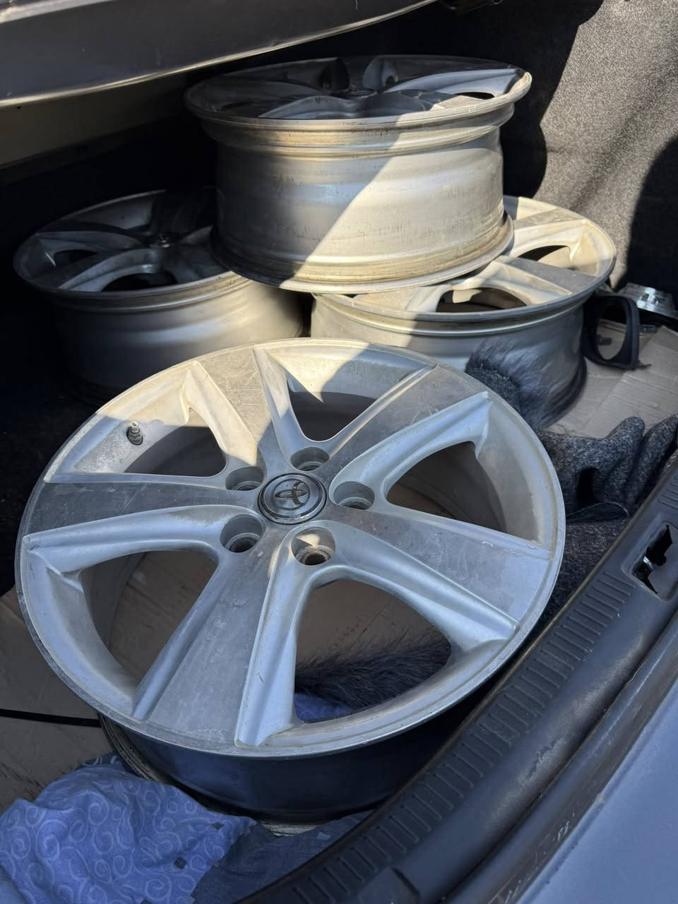 ويل كامري حجم ١٧/ سعر ٢٥٠ الف   )***********
