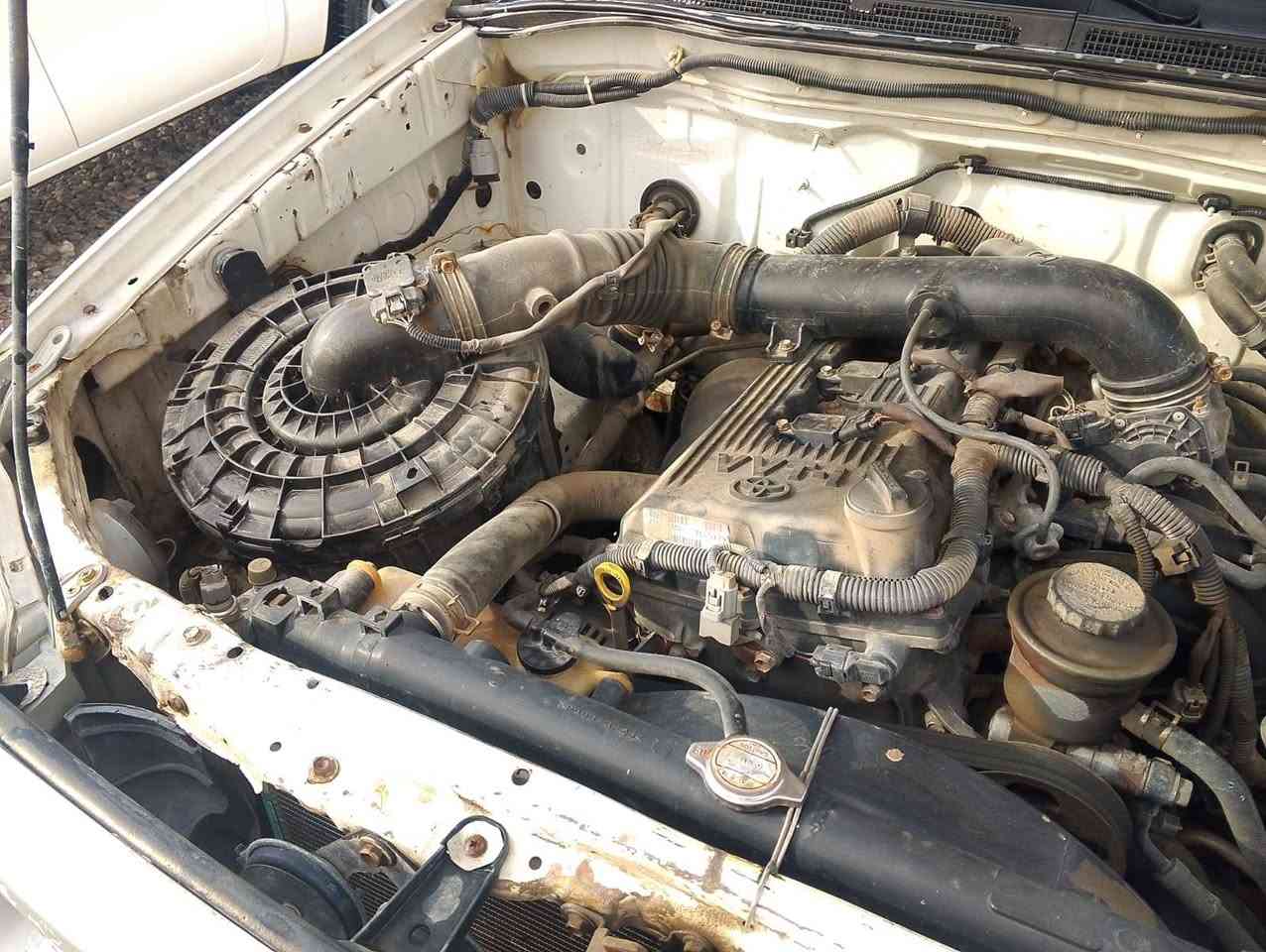 اسلام عليكم سيارة فلاونزه بيه طكه بصفحه سايق وشاصي بي شبر لحيم فقط والباقي كفاله عامه حداده تخم تاير مكينه وكير كفاله تبريد ثلج سنويه 2027 رقم بصره بسمي  مديل 2006 سيارة جاهزه للخير مكاني بصره زبير بترو سعر 110 بيه مجال رقمي ***********
