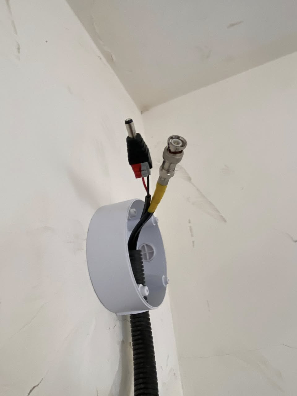 من أعمالنا في أبو غريب
إعادة تنصيب وترتيب كاميرات مراقبة لمدرسة في منطقةالزيتون مع إضافة راك 4U
شغل منظم، أسلاك مرتبة ونظام ثابت يخدم لفترة طويلة بدون مشاكل

الترتيب مو شكل وبس…
الترتيب = أمان أعلى + صيانة أسهل + عمر أطول للأجهزة

للتواصل 📞
***********
***********
