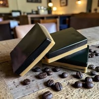 صابونة قهوة • سكراب • تفتيح البشرة