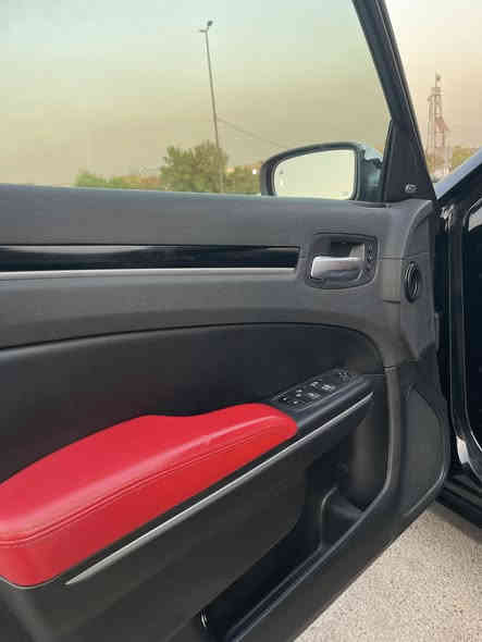 السلام عليكم 
للبيع 
أوباما كرايسلر 2022  S.    وكالة هارلم كفاله عامه من صبغ وبارد وتبديل وفتح كفاله حتى الدعاميات 

المواصفات 
١- برده خلفيه
٢- رادار امامي 
٣- داخل احمر بلادي 
٤- هيتر تبريد كشنات 
٥- بانوراما 
٦- دمام خلفي  
٧- اشاير بالمري 
٨- هيتر مري 
٩- كشنات كهرباء 
١٠- كشنات حضن 
١١- تو ويل 
١٢- محرك 3.6
١٣- گير  S 
١٤- نضام ملاحه 
١٥- تشغيل عن بعد 
١٦- حساسات امامي خلفي 
١٧- ويل عشرين بلادي 
١٨- شفتات ستيرن
١٩- مثبت سرعه  
٢٠- نضام تزحلق 
٢١- نضام gbs
٢٢- كشنات حفر S 
٢٣- ساعه بلاديه 
٢٤- سستم سماعات
٢٥ - رادار خلفي 
٢٦- رادار جانبي 
٢٧ - شاشا ابل كار بلي 
٢٨- خزن ميموري
٢٩- ستيرن كهرباء 
٣٠- سترين تدفئه

 وبقية المواصفات معروفه مايحتاج اذكرهن السياره بأسمي رقم جديد هزه وسنويه جديده عنواني بغداد السيدية للاستفسار ***********
