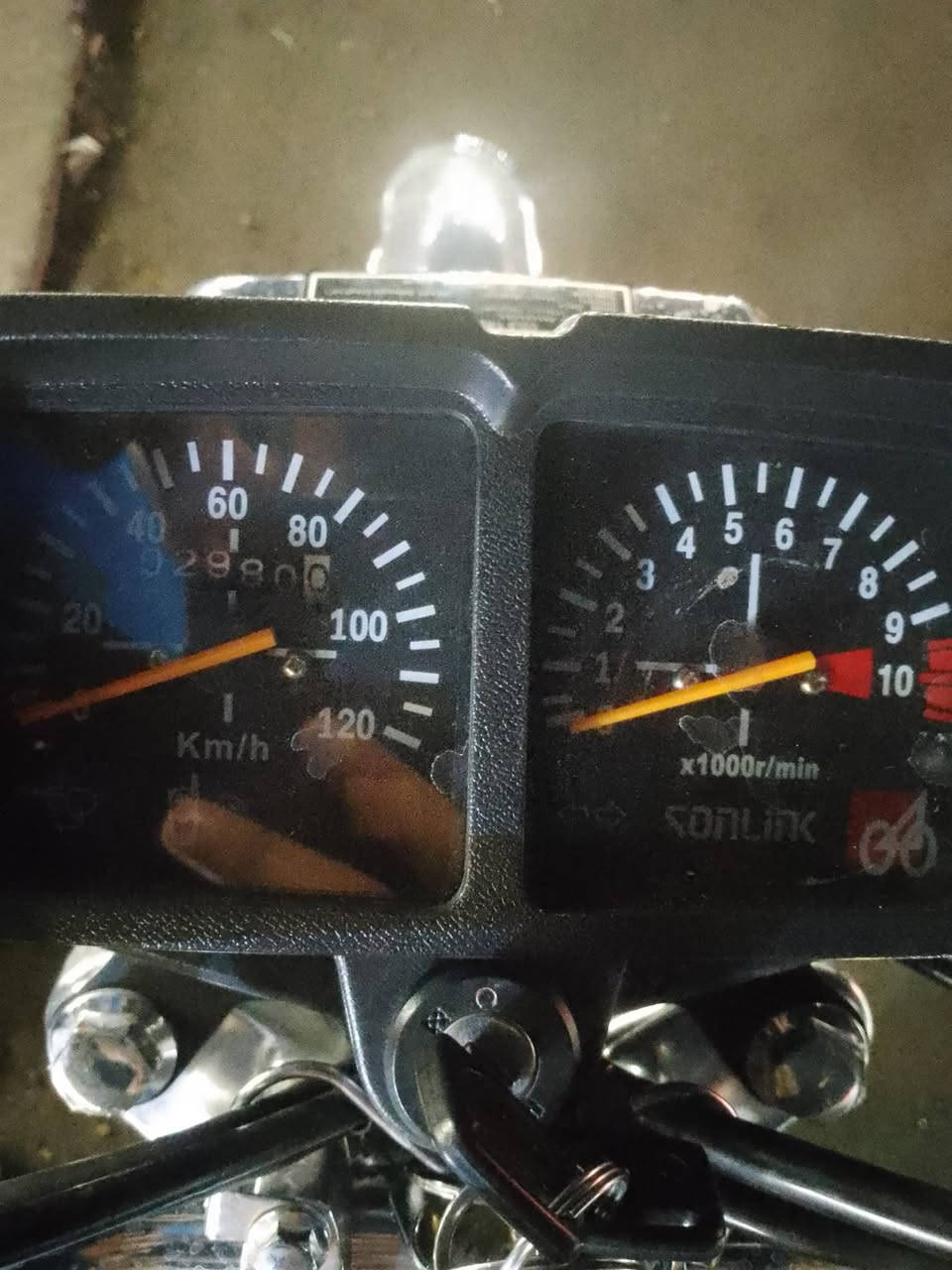 دراجه ايراني سونك 4كير دراجه نضيفه وماصارلها هواي نازله من رمبه ماشيه3000 شكل 23 والمكينه 25 مكاني بغداد البلديات ***********
