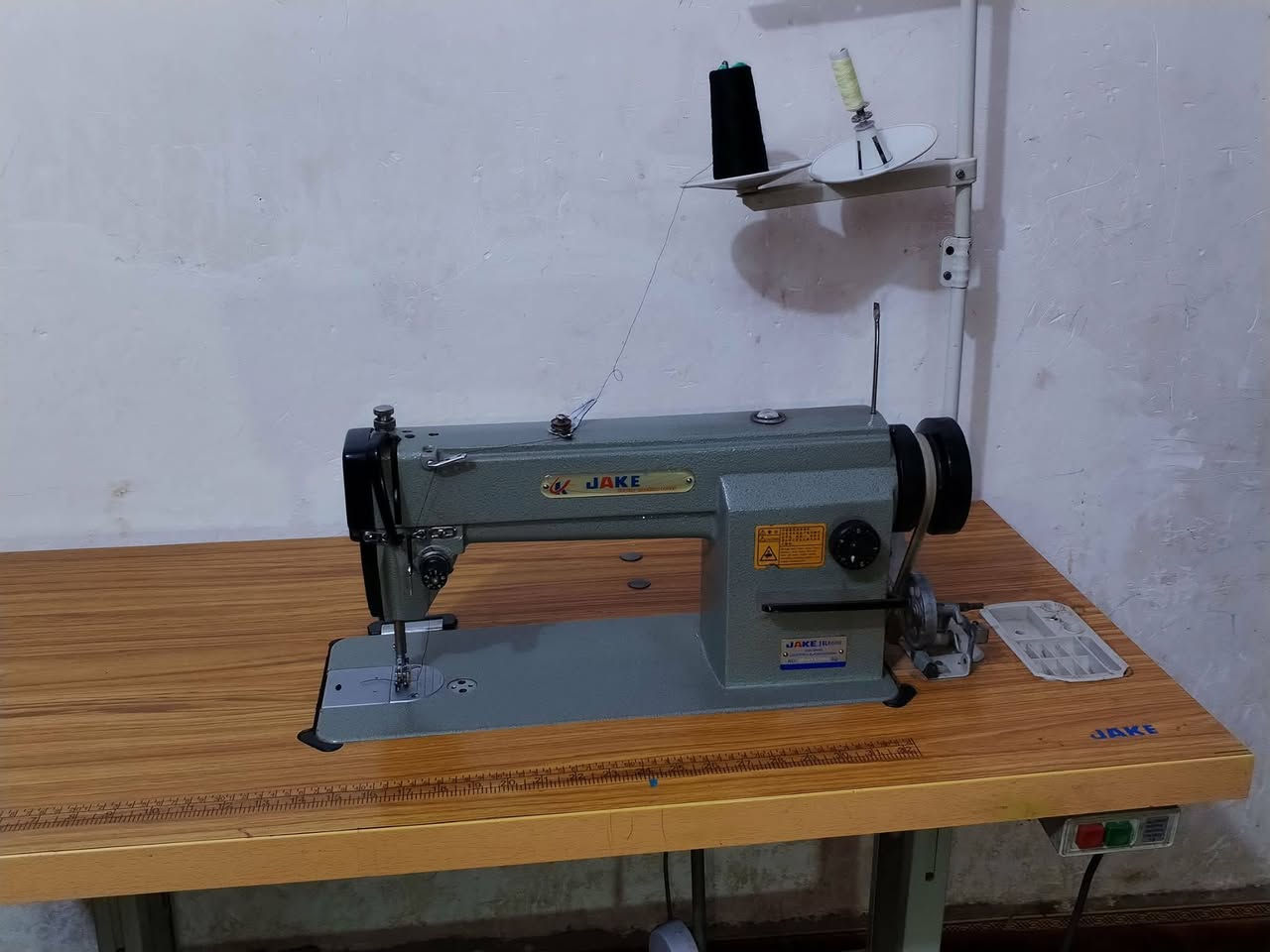 مكينة خياطة نوع Jake فئه JK للبيع مكينه خير من الله من ناحية السرعه والخياطه وتجي مكينه +ميز
السعر$: 300  وبيهه مجال بسيط 

للاستفسار اكثر الاتصال على الرقم: 
***********+ واتسآب
