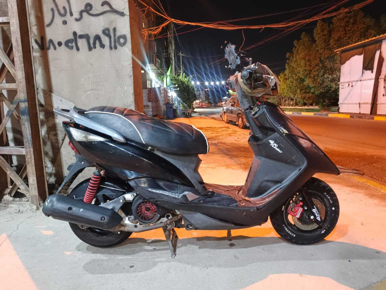 كالسلام عليكم دراجه ثعلب 140كامله بيها كسر خفيف مبين بل صوره وبل كصه شي خفيف شلعه معدل كشن رياضي كلاجات رياضي لايتات شغاله نقص خفايف مكان بل حريه عارضها 400وبيها مجال ***********
