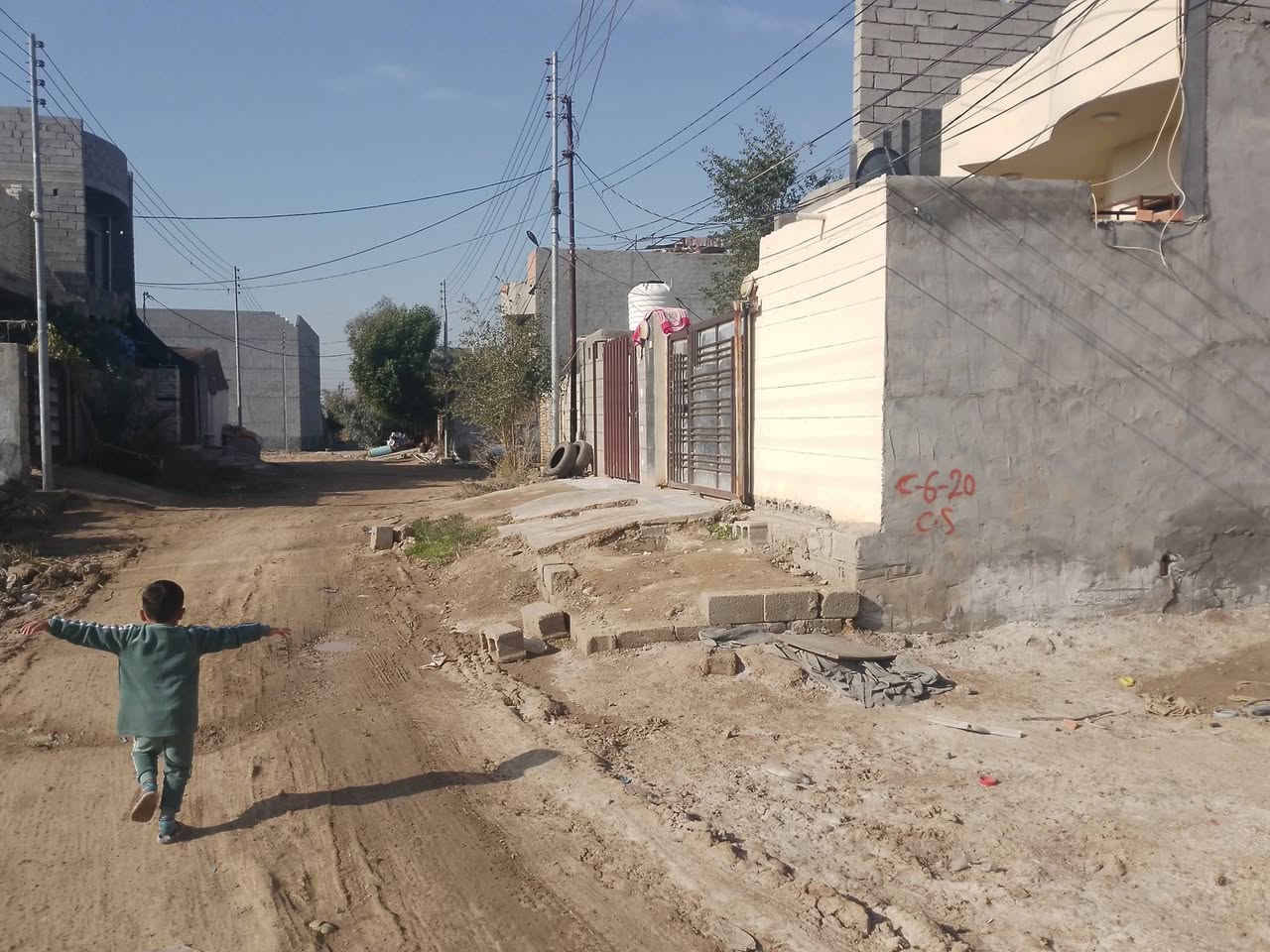 دار للبيع طابو صرف المساحة 120 الواجه 6م النزال 20 طابقين الطابق الأول كامل مفتاح للباب الطابق الثاني هيكل فقط بدون سقف الموقع كاطون الرحمه منطقة ال7الاف المنطقة مخدومة محطة الماء تبعد 300م منضومة كهرباء جديدة المدارس قريبة ابتدائية و متوسطة واعدادية تبعد 500م
السعر65 وبي مجال حك الجية مبادرة ماابيع واتساب 
‏‪***********‬‏
