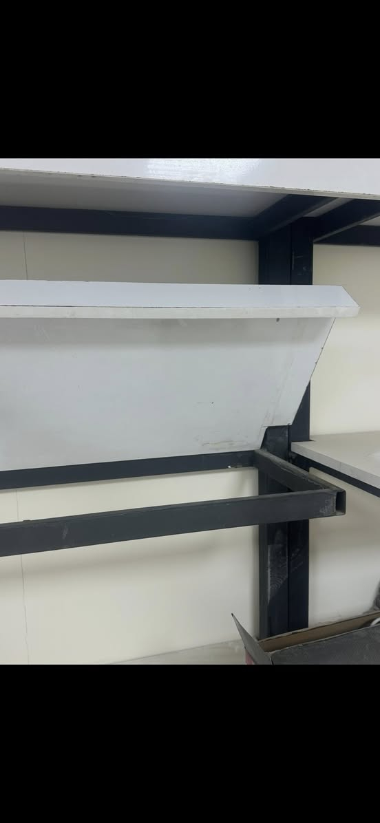 السلام عليكم ورحمه الله
رفوف للبيع درجه اولى تتحمل اوزان عليه قيم بما يرضى الله 

***********
