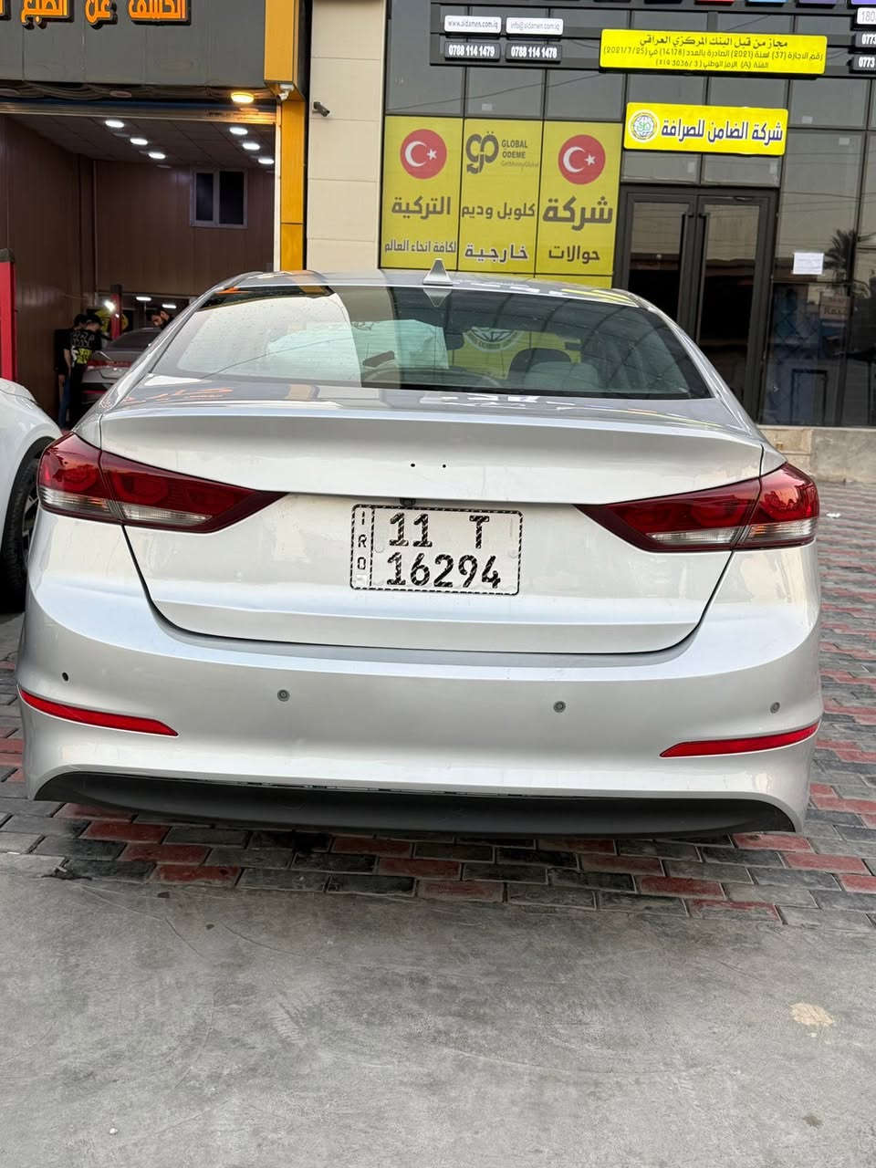 السلام عليكم 
النترا 2018 محرك 2000 دوش كير ATبلاد 
السياره فول الأخير 
بصمه 
فتحه 
بصمه أبواب 
باتري جديد صار أسبوع من شاده 
محرك خير من الله تبريد ثلج 🧊 تدفئه 
السياره مدوشمه بل كامل 
رقم بغداد الجديد تحويل مباشر السياره جاهزه من كلشي ربع متصرف عليها مال جناي حادث خلفي موضح بل صوره 
ماشيه 95mi
العنوان بغداد الشعب 
السعر 130 
رقم تلفون 
***********
