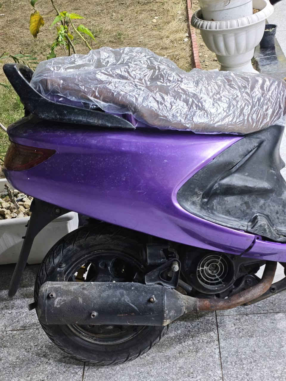 السلام عليكم فراشه فحل للبيع الدراجه كفاله عامه ما عدى تجفيت ومحور كابريتر ايراني فقط كهربائيات كلها شغاله شلع سلف شغال بس عوزه تبديل يفتر بس ضعيف الدراجه كامله مكمله السعر 350 تواصل***********
