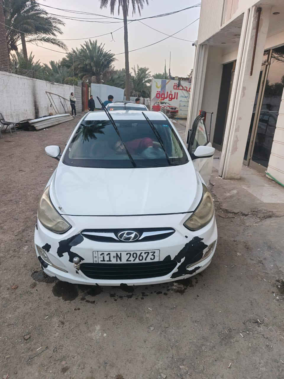 السلام عليكم سياره اكسنت 2013 وارد امريكي ماكينه 1600 جي دي اي الحادث باب السائق جاملغ بدون دواخل السعر   87بيهه مجال مكان كاظميه***********
