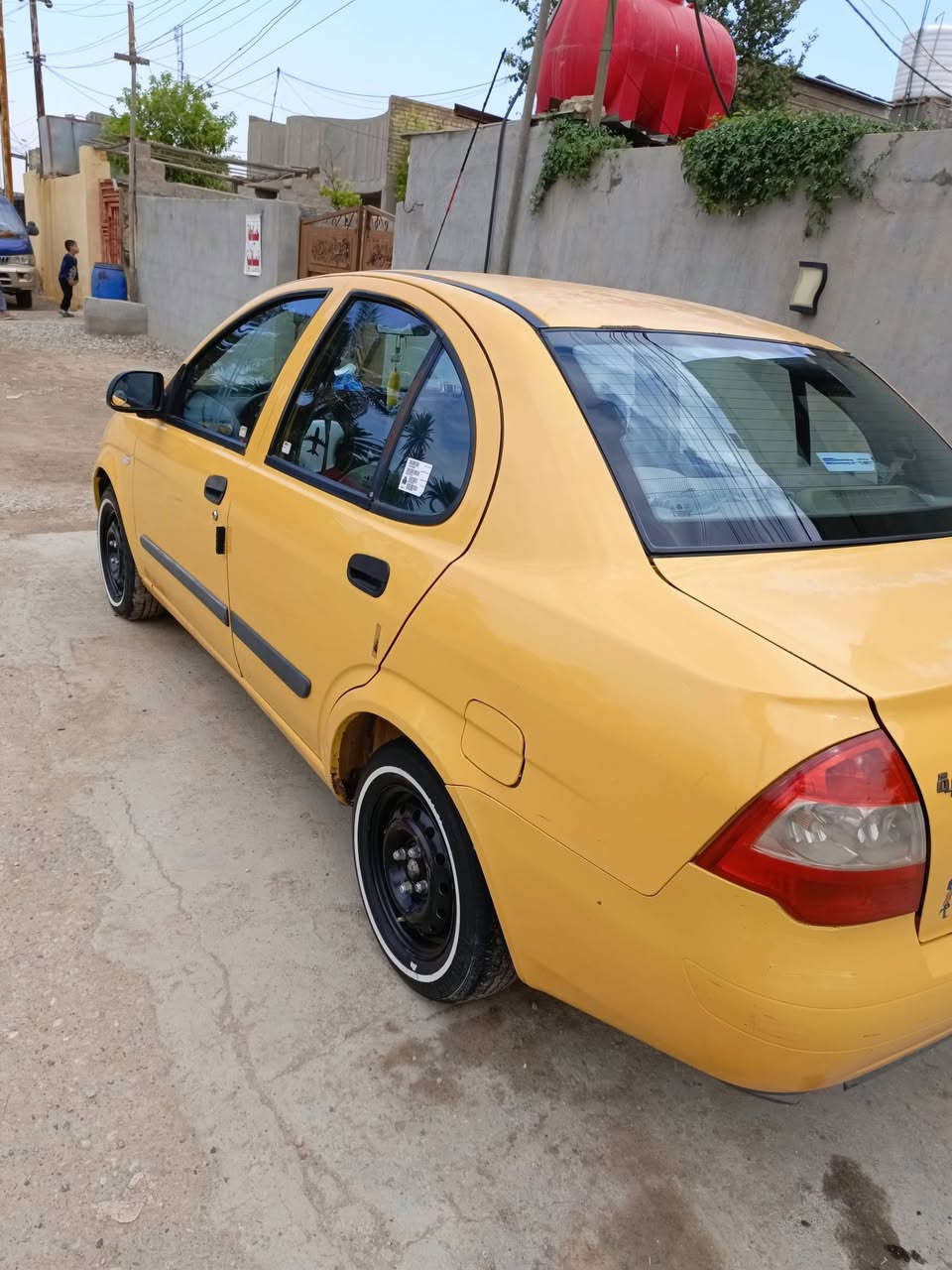 السلام عليكم 
طيبه 2015 مابيها اي نقص سياره كلش حلوه نفس الصوره بيها ضربه  شبر من البنيد بدون صبغ السياره بأسمي ماعليها غرامات تحويل ثاني يوم  تبريد شغال 
السعر ..38 بيها مجال حك الجيه ..مكانها الزعفرانيه .***********
