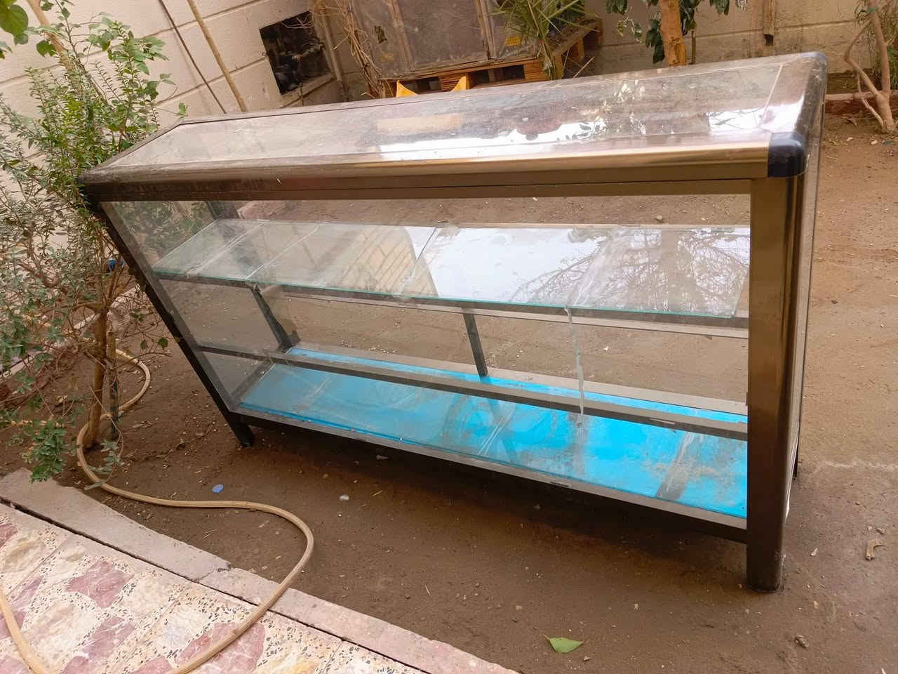 ميز الأمنيوم متر ونص قواطعة جام سعره 50 وبيه مجال
***********
