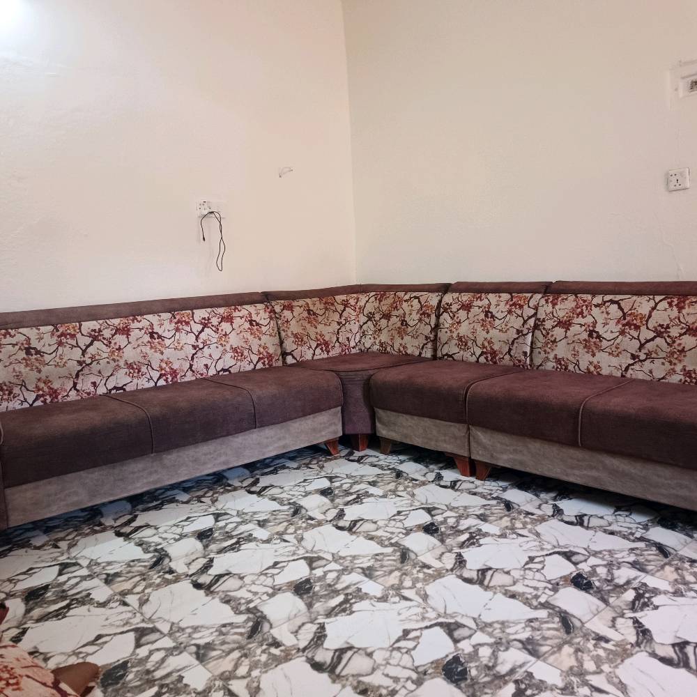 ديوان تخم 8 مقاعد نضيف جداً 
سعر 300وبي مجال 
العنوان بغداد دورة شارع60
رقم الواتساب 7775700296