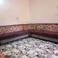 ديوان تخم 8 مقاعد نضيف جداً  سعر 300وبي مجال  العنوان بغداد دورة شارع6...
