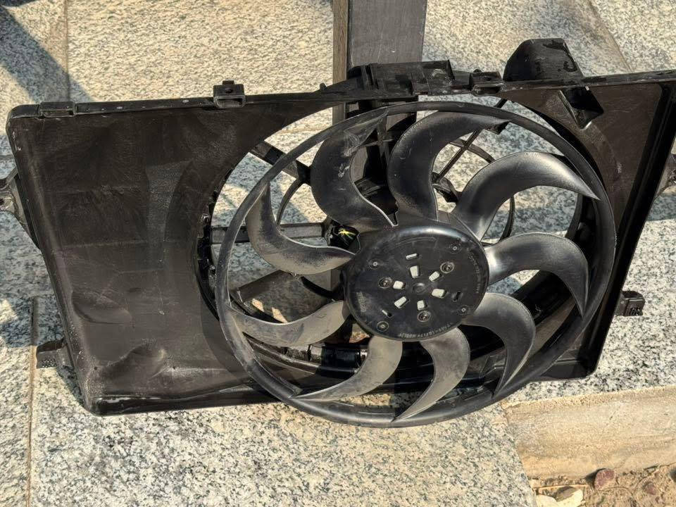 السلام عليكم
حاضن و مروحه ترهم سوناتا وk5 جديده 
قواعد اشاره دعاميه سوناتا ترهم من 20-23
كيس دهن بدون حساس اصلي نظيف 
شباك سوناتا اصلي تفصيخ جديد يرهم من ال20-23
اي استفسار ***********
مكاني بصره متوفر خدمه توصيل
