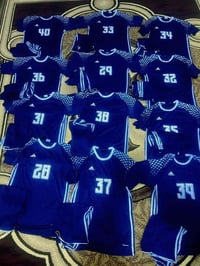 اسلام عليكم دريس للبيع شبابي  جديد 💯💯  كلشي واضح بل صوره  السعر 75 بيه...