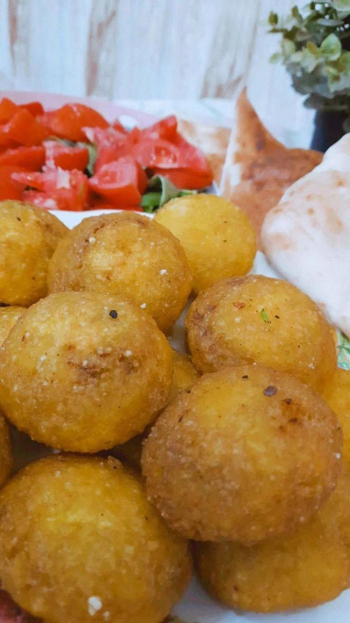 🌟 اليوم سفرتكم ويانه غير 🌟
متوفر ويانه أشهى الأكلات البيتية بطعم يرد الروح 😍👌
🍚 تمن عنبر
🥟 كبة حلب
🥣 كبة برغل مال تشريب
🥐 بورك بكل أنواع الحشوات
🥩 لحم مضمون
شغل بيتي نظيف وطعم ولا أطيب، وتحضير يومي بكل عناية ❤️
إذا تريدون غداء جاهز ولذيذ، طلباتكم موجودة ويانه 🌸
📩 للحجز والاستفسار راسلونا عالخاص
و، فالحجز المسبق أفضل ✨
مستعدون تجهيز كميات جملة


**إذا كنت صاحب هذا الإعلان وتريد حذفه لأي سبب، رجاءا أرسل رسالة إلى الدعم الفني**
