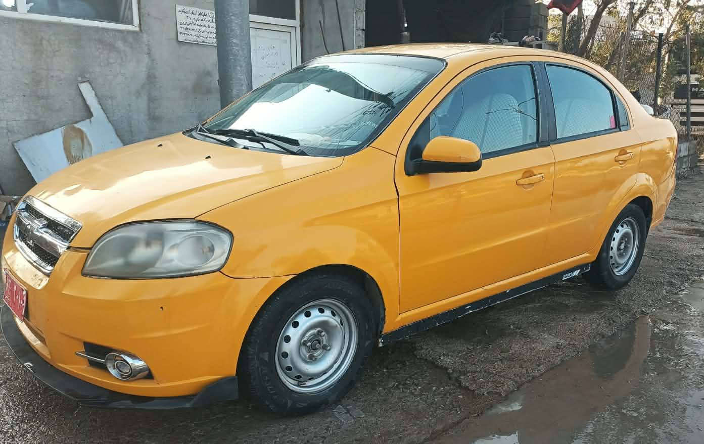 ئەڤیۆ 2009 
گێڕ تۆماتیک
سەنەوی ئەسڵی هەیە
لێداراو زەربە و مەعجونی نیە
تەبرید ئیش ئەکا
کارەبایی هەمووی ئیش ئەکا
گێڕ و مەکینەی یارسە
گێڕ و مەکینەی پەکە سەرف و بوخاری نیە
سەیارەیەکی پاک و بێمەسرەفە
سعری 32 گــەڵا
شوێن.....کــــەلار
*********** كالار, السليمانية
