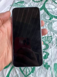 ايفون ١١ عادي شرط مامفتوح بطاريه ٨٢ اصليه ذاكره ٦٤ جهاز لوك الجهاز الث...