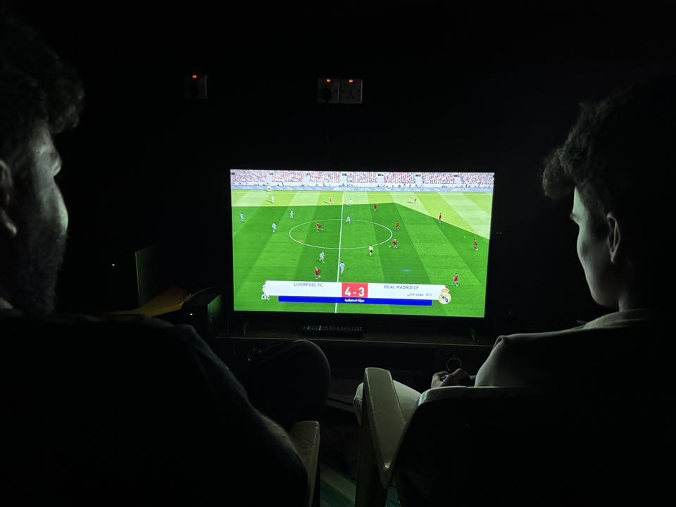 كوفي مميز للبيع في موقع حيوي جداً  
📍 كوفة / حي المتنبي / كوفة لاند

سبب البيع: عدم التفرغ 

الكوفي مرتب وكامل وجاهز للشغل مباشرة بدون أي نقص، ويحتوي على:
☕ جلسات مريحة ومرتبة  
🎲 ميز دومنه  ١٠
🎱 اليارد عدد ٢  
🎮 بلي عدد ٢  
📺 شاشات عدد ٣  
مساحة ٦٠٠ متر

مكان معروف ومناسب جداً للشباب والجلسات اليومية، وفرصة ممتازة لشخص يريد مشروع جاهز وشغال من أول يوم ✨

للاستفسار والتفاصيل:
📞 0781705209


**إذا كنت صاحب هذا الإعلان وتريد حذفه لأي سبب، رجاءا أرسل رسالة إلى الدعم الفني**