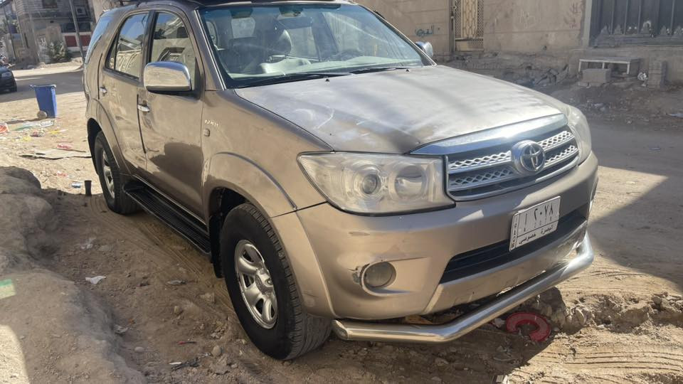 السلام عليكم
فورشنر 2006 محدثه 2011 سياره بيها ملاحضات 7راكب 
بدون السلة السعر130
العنوان البصره الزبير الرقم ***********
