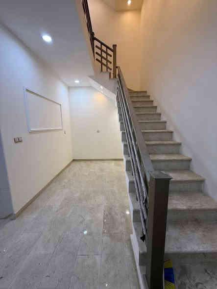 سلام عليكم يعلن شركه ومكتب الأقمار عن وجود 
دار سكن للبيع في حي البنوك
 🔚———
🔺 المساحة : 91  م   بناء 25  فول درجه اولى  

🔻الواجهة: 6.50   م.  🔺النزال : 16 متر    

🔷بناء حديث فول درجة اولى مع خدمات راقية:
      🔹 واجهة مرمر + ارضيات طابقين مرمر
  🔹️الابوب من الصاج 
🔹محجرات المنيوم زجاج 
🔹شبابيك المنيوم عازل  تركي 
     🔹️الصحيات نوع تركي
   🔹نظام( كامرات+انترنت+سبالت)انابيب دفن
      🔹 اضواء سبورت لايت ✨
     

🔶الطابق الارضي: 

      
       🔸استقبال.  
       🔸️صالة 
       🔸️مطبخ مستقل.  
       🔸️خدمات صحية 
       🔸️غرفه  نوم 
 
🔶الطابق الاول: 
 
       🔸️2 غرف نوم ماستر 
       🔸️خدمات صحية 
     

 ✔️موقع مرتب   //.   🔚 شارع 15 + رصيف 4 متر 

📍موقع الدار:
حي البنوك / خلف لحوم البركه شارع باريس
      

______________________________________________

للاستفسار  مراجعة شركة الاقمار 

موقع الشركة البنوك شارع الكنيسه مقابل حلويات تمتوعه

او الاتصال على الرقم او الواتساب

☎️***********
