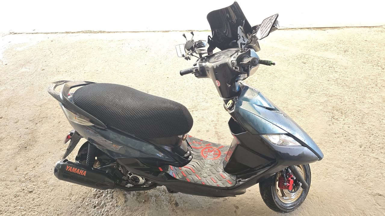 سلام عليكم ماكس ثعلب للبيع الدراجة كاملة فول نكرة سلف كهرباء كلشي شغال مرتبة من كلشي لايتات لدات جوة الصندوك مري قلاب جامة أمامية الدراجة اني صابغها متعوب عليها كلش مكفولة مالتي  المحرك جديد مبدل كلشي بي الدراجة احلة من الصورة تجي وتشوف مكاني بغداد الصليخ ***********  السعر 800
