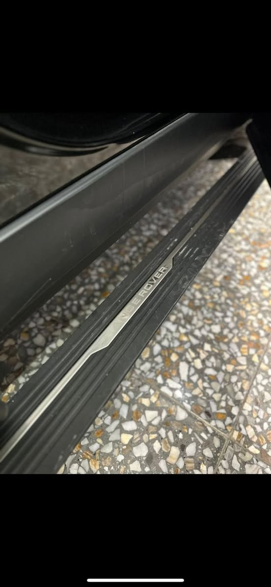 رانج روڤر
موديل ٢١ 
ماشيه ٤٥ميل. 
جاملغ خلفي فقط صبغ بدون دواخل بدون ايرباك 
فول مواصفات لل اخير
 بنوراما
 بيبان شفط 
دوس شفط  
داتشو  ٥ 
كامرات توقف ذاتي  
٩حساسات  
سته سلندر 
انجينيوم  كفاله عامه كير مكينه حداديه 
السياره مناقصها برغي و شكلها مرعب السياره بلحقيقه احلا من الصور 
السعر 46.5  و بي مجال
***********
