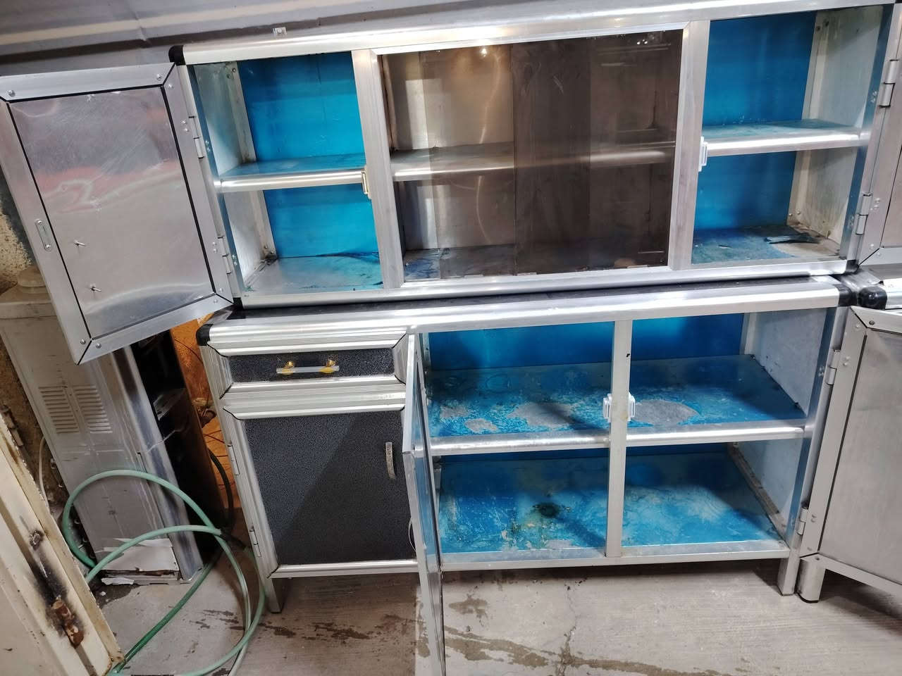 كاونتر المنيوم ٣ قطع سعودي كلش نضيف حطاطه سعر ٢٣٠ الف العنوان الفلوجة حي المعلمين قرب جامع سعد *********** ***********
