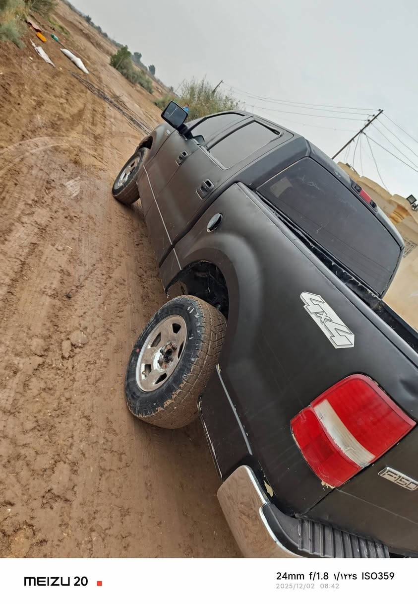 سيارة فورد  ادوات موديل 2008 f150 كفالة من كص 
مكفول من سرقه 
كير  تعليك مكينه مكفول  باب طويل بدي قصير
سعر45 بي مجال  ***********
