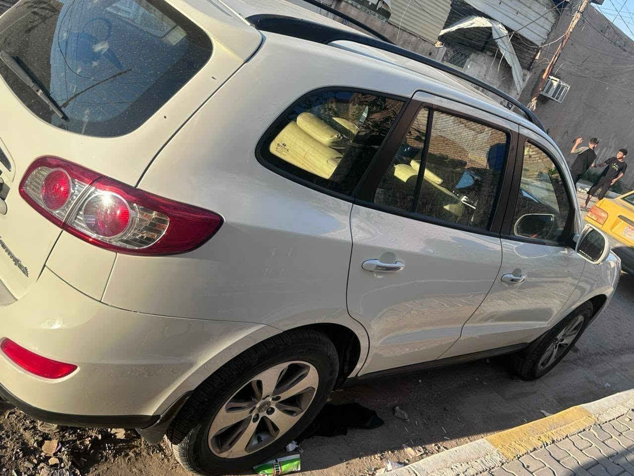 للبيع سنتافيا  سبعه راكب  مكينه2400
اربعه سلندر  رقم شمالي  انكليزي  السعر  140  وبيها مجال بسيط  للتواصل ***********
