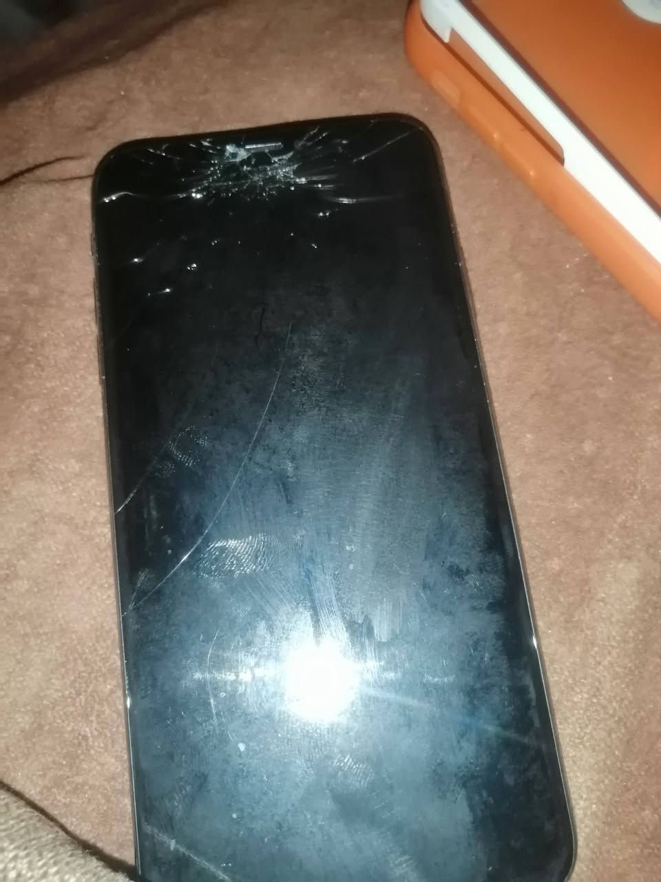 ايفون اكس ماكس ذاكره ٢٥٦ بطاريه ٧٢ جهاز ما مفتوح كلشي شغال بيه سعر ١٥٠قفل مكاني ناصريه مركز  رقم تواصل ***********
