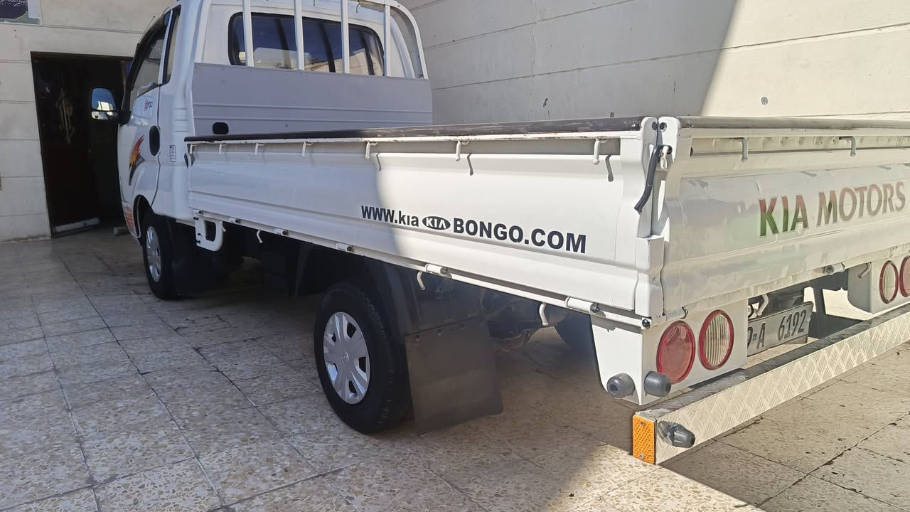 كيا بنكو موديل 2010 محرك 2700
محرك كير اكسن مكفول 
شاصي مكفول 
صبق مكانات بصيطة اثر جراد 
حدادية جديدة 
جاهزة من كل النواحي 
رقم واسط انكليزي تحويل مباشر 
السعر 88 وبي مجال بسيط 
مكاني بغداد مدينة الصدر 
رقم الهاتف ***********
