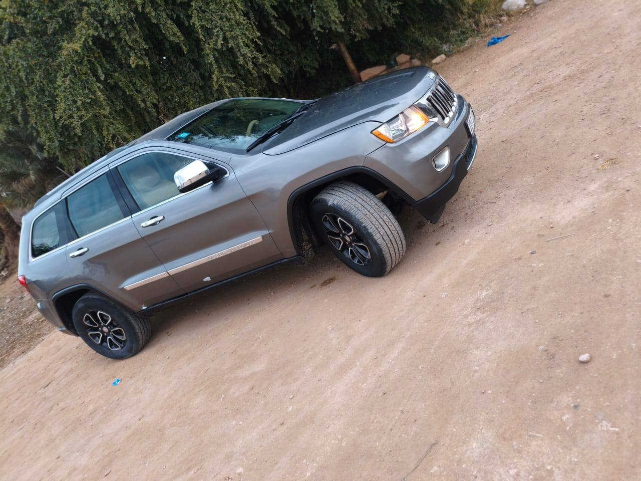 السلام عليكم جيب للبيع موديل 2012 سته سلندر مكينه صار يومين من شاده بصمه السعر ب 135 وبيه مجال بسيط 
سياره جديده الاتصال على الرقم ‏‪***********‬‏ مكان 
حله
