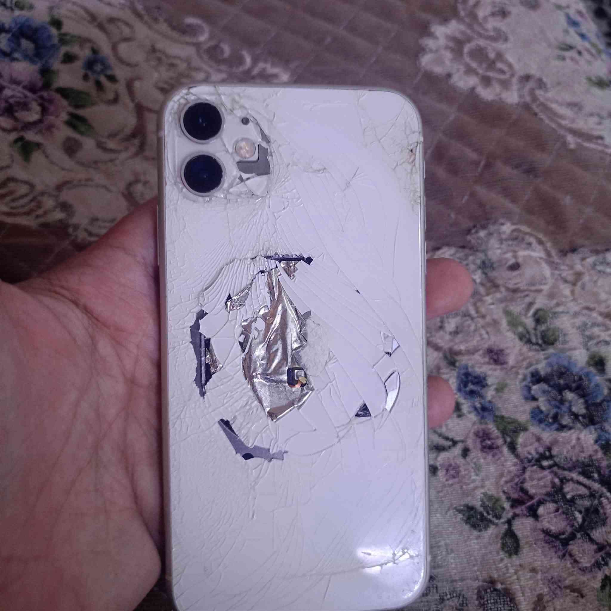 شعندك مراوس نزل ايفون ١١ عادي ما مفتوح شرط بس الضهر مكسور يتبدل اب 15 الف بطاريه 71 جهاز ما يصرف شحن لن بطاريه بلاديه كلشي شغال ما بي اي خلل جهاز ما داخل صيانه ابد حته كارتونت الجهاز موجوده مكاني حله مركز رقمي ***********
