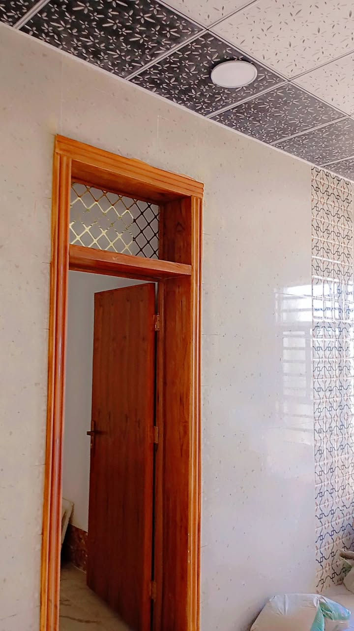 دار مساحه 65متر ركن شارع 20بناء جديد طابوق نهروان صب كونكريت مركزي سيراميك بورسلين كرانيت سقوف ثانويه خدمات كامله يحتوي على غرف نوم صاله مطبخ استقبال مجموعه صحيه السعر 30 مع المجال استفسار اكثر ***********
