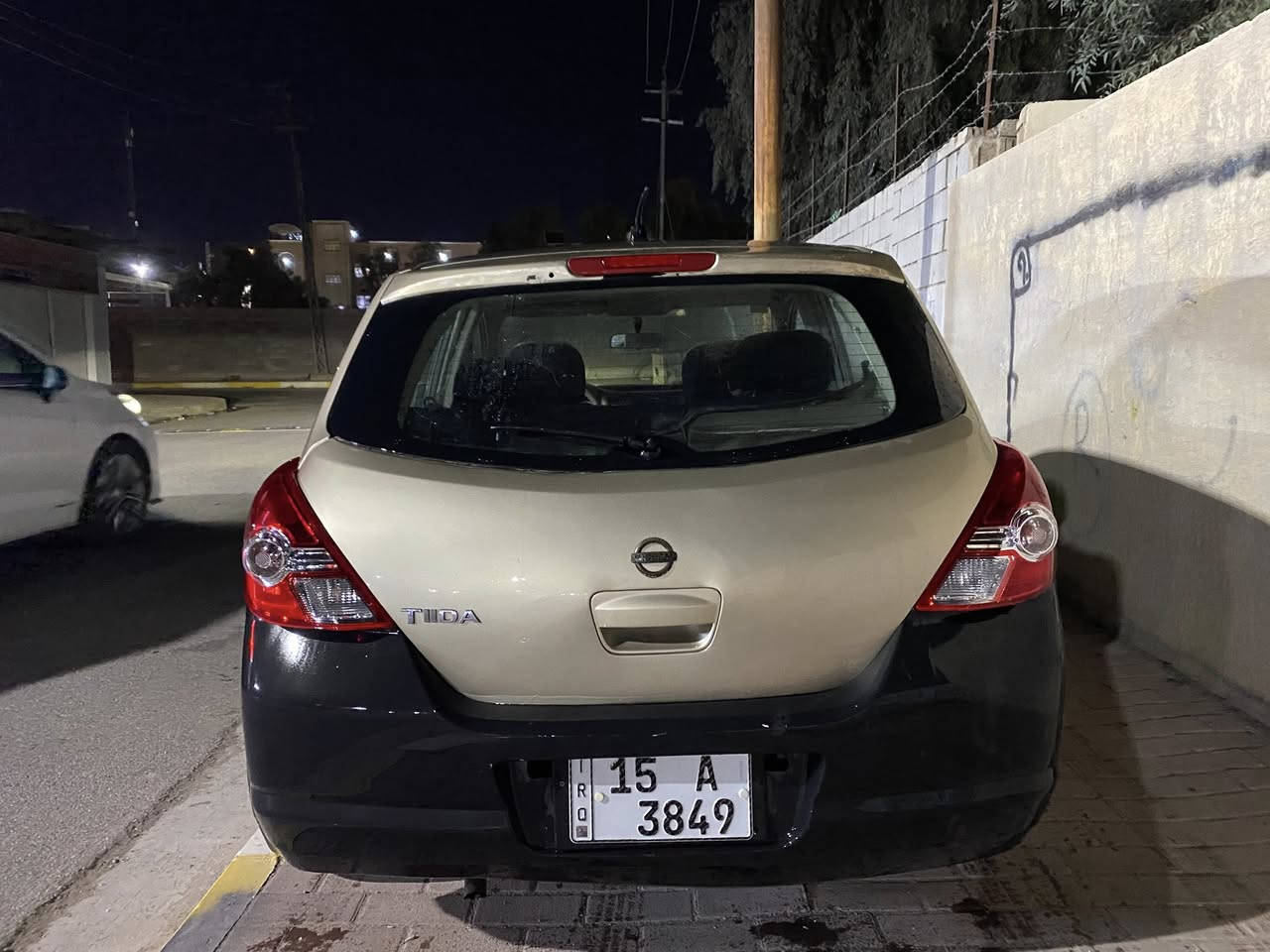 السلام عليكم للبيع نيسان تيدا ٢٠٠٩ رقم أنبار إنكليزي باسمي 
محرك ١٦٠٠ كير atf تخم تاير جديد 
صبغ عام حادث جاملغ خلفي 
جام كهرباء سياره يرادلها ترتيبات 
السعر ٥٥ وبيها مجال الشراي يفحص وبي خير ويدلل ماكو عمله بموبايل مكان السياره الأنبار الرمادي 
***********
