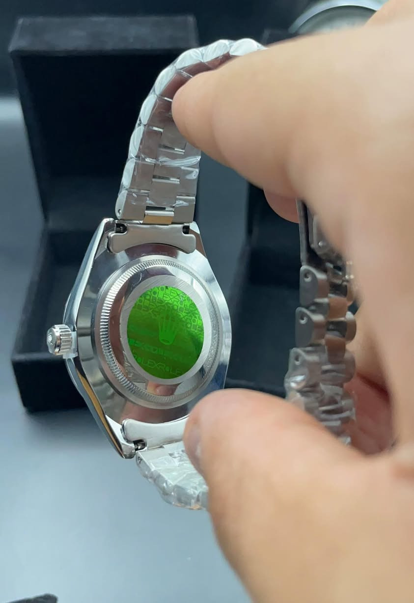 عرض على اول تم 20 الف مع التوصيل
ساعه رولیکس رجالي قفل فراشه منفذ شهري منفذ یومي بكوالتي جدا  عالي باتری ضد الماء ارقام عربي مختوم بلکامل 
عدد قلیل 

للحجز سكرين للمنشور دزلی واتس اب
***********
