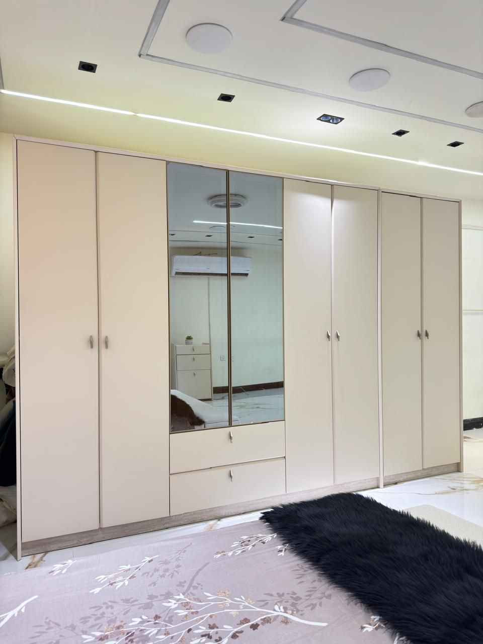 *أجمل موديلات المودرن في السوق*
*موديل        موستنك        بشكله الجديد*
*10 قطع             كنتور ملحق 330*
❇️ قياسات ضخمه 
❇️ ميز تواليت عملاق
❇️ اللون الجديد المتميز 
❇️ السرير والشازلونه مخزن
⭕️ زجاج برونزي مطلي   و   *مطّرش*
❇️ إناره بالكومديات   *LID* ✨✨✨
❇️ المصنع الأصلي 
❇️ برغي وجوي حديد    🔩🛠️
💰 *السكه ثلاثيه المراحل*
💰*أطراف الغرفه كلها 📐 45*
☄️ *قماش خاولي*
☄️ يدات حديد
🆘  *أرضيات وخلفيات بلوك

السعر مليون و750 الف 

توصيل بغداد مجانا 
اطراف 20 الف 
محافظات 100 الف بغداد, العراق


**إذا كنت صاحب هذا الإعلان وتريد حذفه لأي سبب، رجاءا أرسل رسالة إلى الدعم الفني**