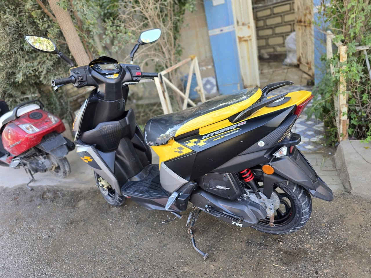 دراجة تي ڤي أس انتورك موديل 2022 رقم و سنوية
نظافة تخبل فول واضحة بالصور والفيديو
كفالة عامة كلشي بلادي برغي ما مفتوح بيها 
ماشية 11 ألف / مداراه فول بانزين محسن ودهن AMS
تفاصيل راسلني خاص او واتساب او عالرقم ***********
