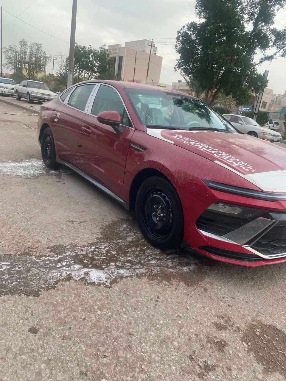 السلام عليكم سوناته موديل 24رقمً قادسيه
وارد امريكي محرك 2500حادثه جاملغ وبنيد وبيه جاملغ وره صوب قبق البانزين مرجعي بارد سياره جديد ماشيه 10تالاف 
جاهزه كلشي معوقين وكاله عامه اسويلك سعره 170بيه مجال قليل رقمي ***********

