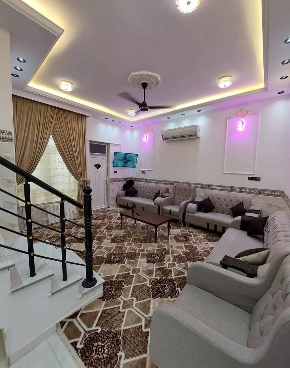 سلام عليكم بيت المساحه 150الواجه 10 نزال 15
البيت طابق واحد غرفه نوم وصاله ومطبخ واستقبال البيت موئثث كامل مكمل ينباع هوه واثاثه المكان الفلوجه جغيفي ثانيه علئ شارع 12مال اسواق نواف لاستفسار ***********
السعر 110 وبي مجال
